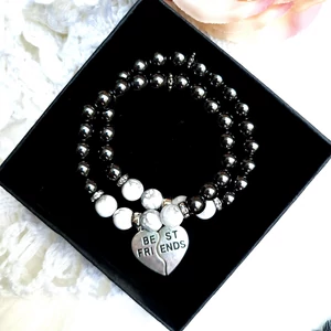 Kép 2/3 - BEST Friends Félbe tört szív medálos ásványkarkötőpár