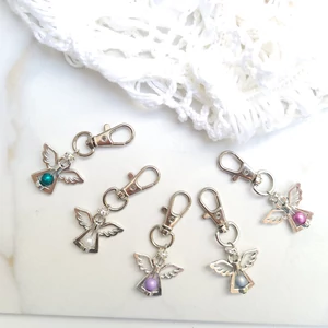 Kép 1/2 - Angyalka kulcstartó karabinerrel 5 db-os csomag