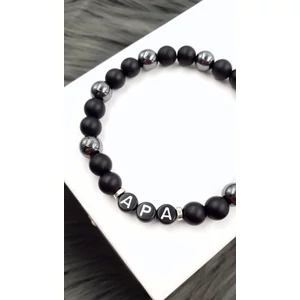 Kép 2/2 - Ónix - Hematit ásványkarkötő "APA" felirattal_1
