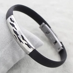 Kép 1/2 - Nemesacél és kaucsuk csatos férfi karkötő "mintás"