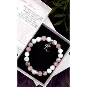 Kép 3/3 - Díszdobozos búcsú ajándék karkötő betűvel "rózsaszín"