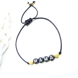 Kép 3/3 - MAMA feliratos zsinor karkötő arany szívekkel