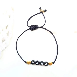 Kép 2/3 - MAMA feliratos zsinor karkötő arany szívekkel
