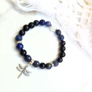 Kép 1/2 - Szitakötő medálos ásványkarkötő lazurit ásványból