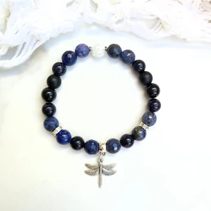 Kép 2/2 - Szitakötő medálos ásványkarkötő lazurit ásványból