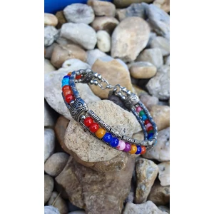 Kép 2/3 - Merev drót karkötő színes gyöngyökkel és toll medállal_1