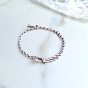 Kép 2/2 - Barna-fehér sodort zsínor karkötő