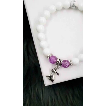 Nyuszi medálos lila roppantott kvarc kristálykarkötő