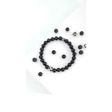 Férfi focilabdás ásványkarkötő betűvel