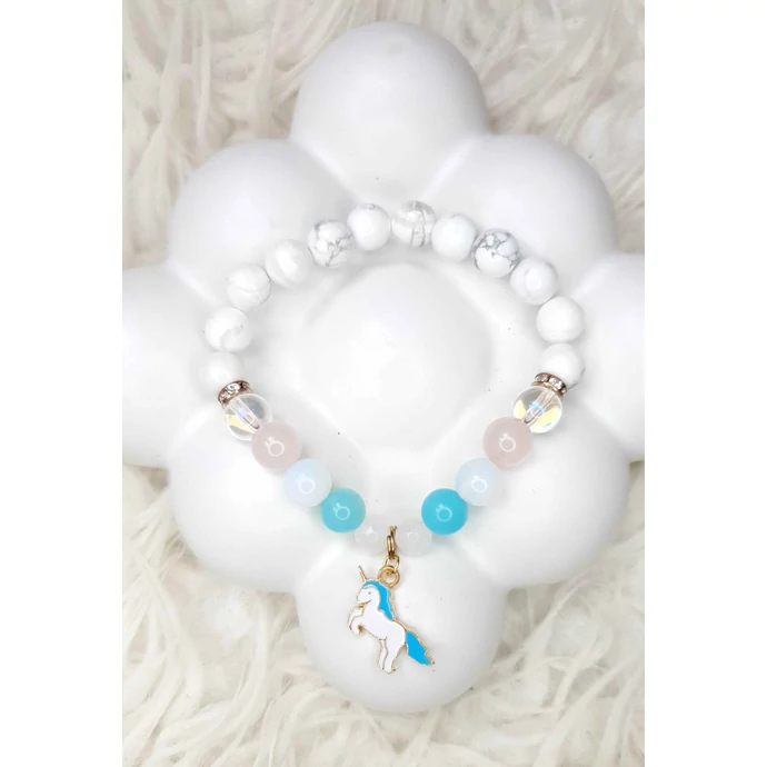 Howlit ásványkarkötő unikornis medállal