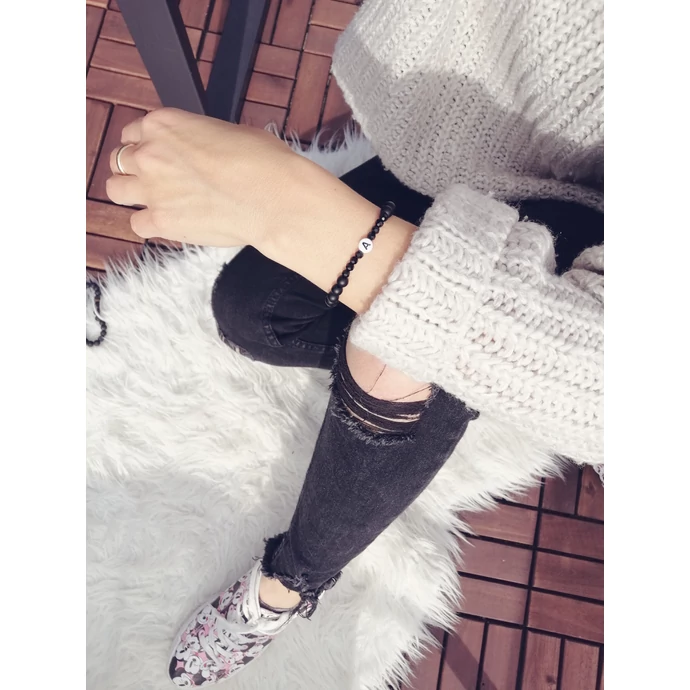 Ónix ásványkarkötő szabadon választható betűvel