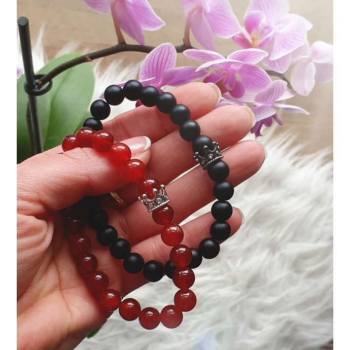 Koronás ónix-karneol szerelmi karkötőpár