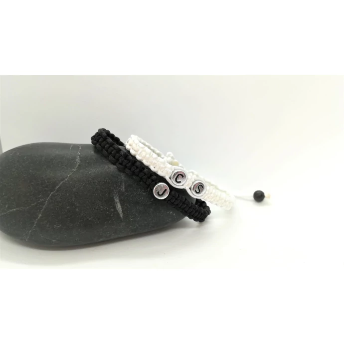 Fekete &amp; Fehér karkötőpár ezüst betűgyöngyös_1