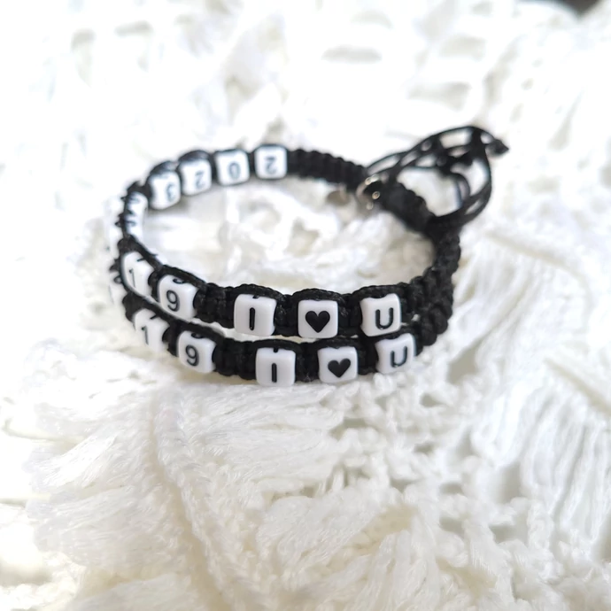 Dátumos szerelmi fonott karkötőpár