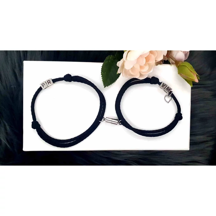 Mágneses szerelmi karkötőpár "betűs"