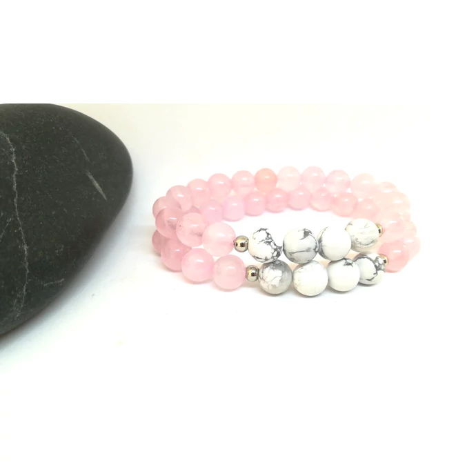 Rózsakvarc és howlit ásványokból készült karkötőpár
