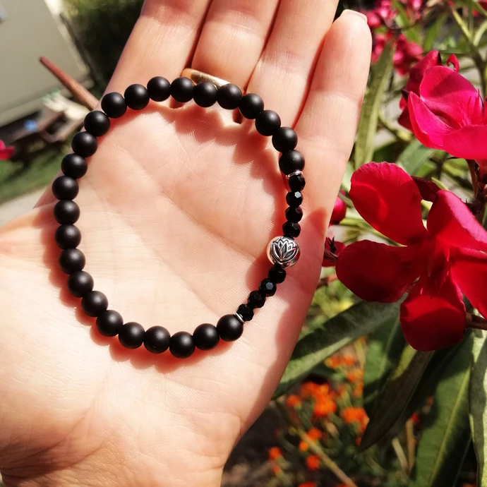 Lótusz medálos ónix karkötő_1