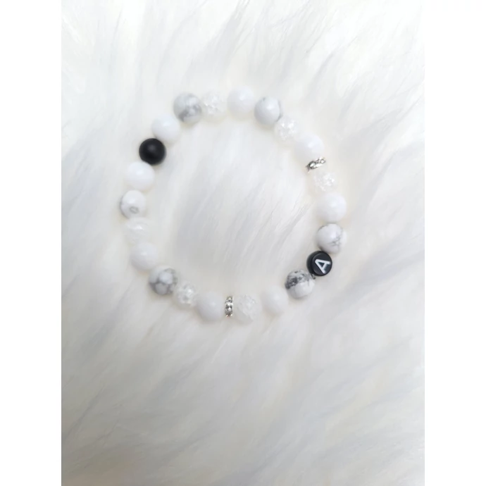 Howlit ásványkarkötő szabadon választható betűvel