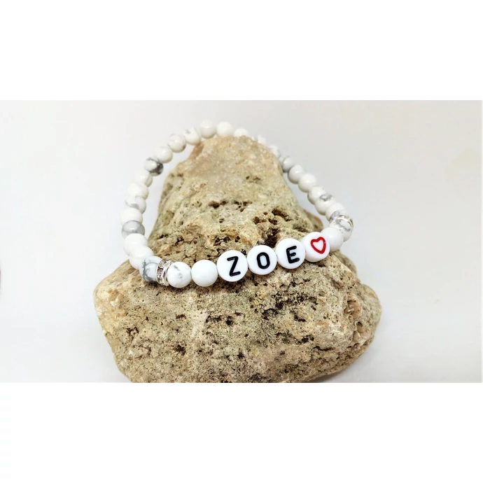 Howlit ásványkarkötő névvel és szívecskével_1