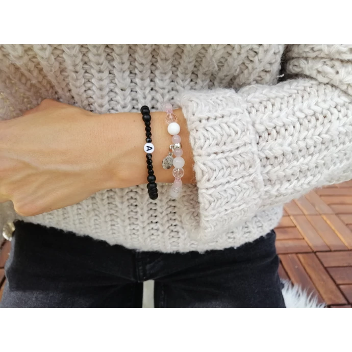 Ónix ásványkarkötő szabadon választható betűvel