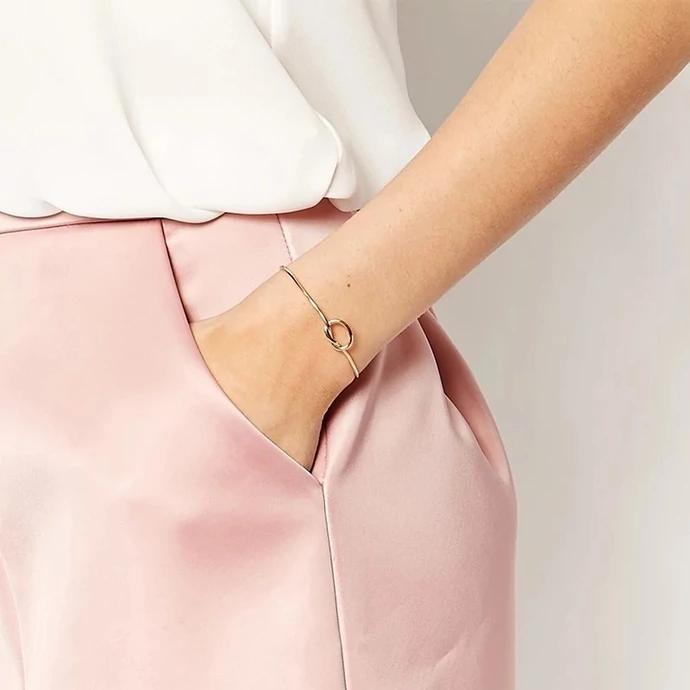 Divatos drót karkötő csomóval "arany"