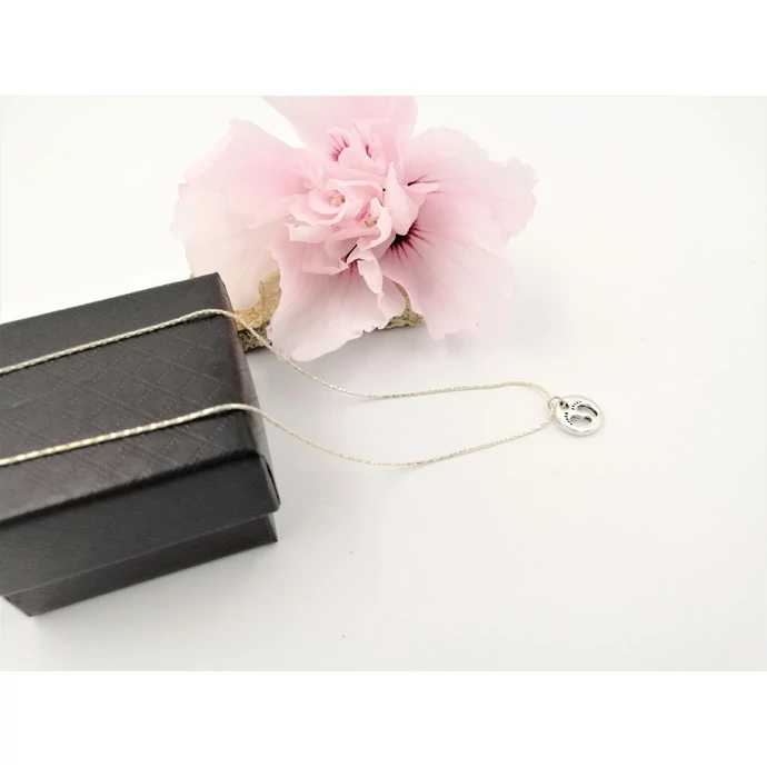 Ezüstözött nyaklánc tappancs medállal_1