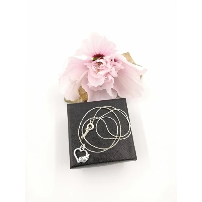 Ezüstözött  nyaklánc szárnyaló szívecske medállal_2