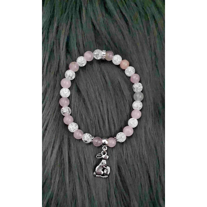 Nyuszi medálos kristálykarkötő rózsakvarc