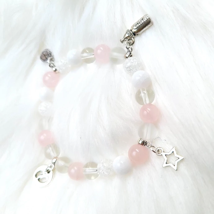 Babaváró charm karkötő