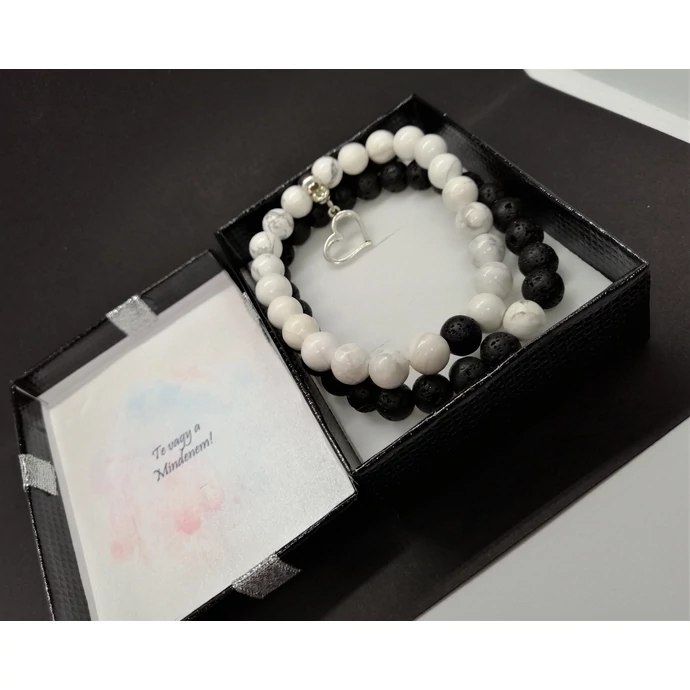 Szerelmi pároskarkötő díszdobozban üzenettel