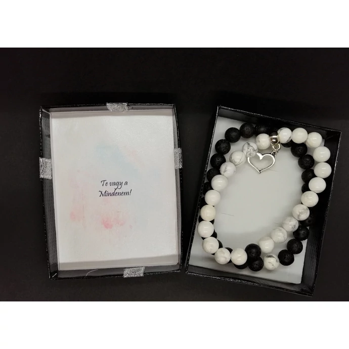 Szerelmi pároskarkötő díszdobozban üzenettel