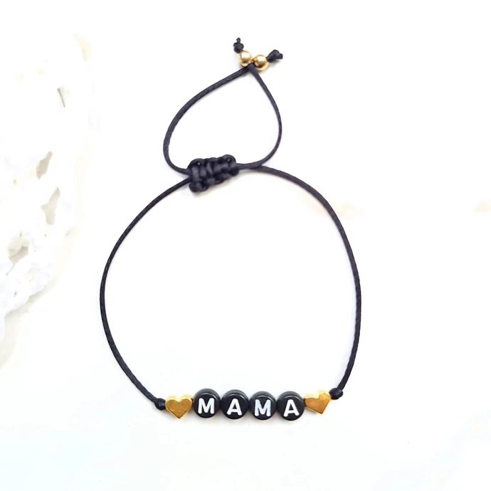 MAMA feliratos zsinór karkötő arany szívekkel