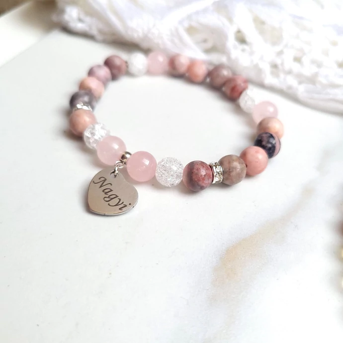 Nagyi feliratos kristálykarkötő