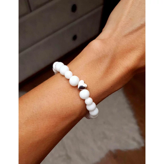 Hófehér szív medálos tejkvarc ásványkarkötő