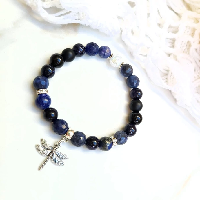 Szitakötő medálos ásványkarkötő lazurit ásványból