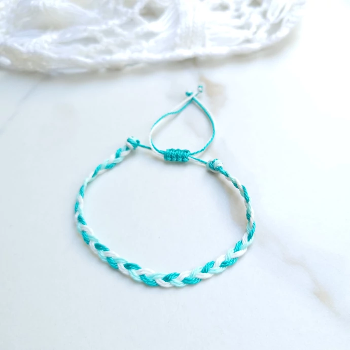 Fonott zsineg karkötő -türkiz