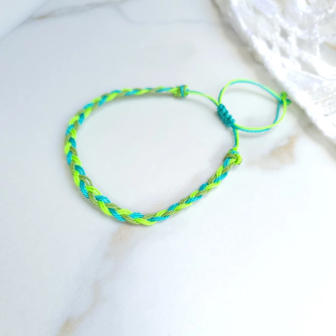 Fonott zsineg karkötő -zöld