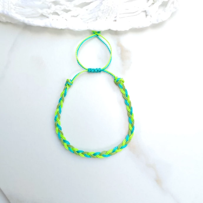 Fonott zsineg karkötő -zöld