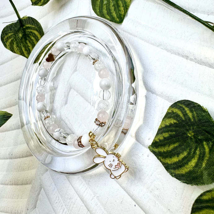 Szívecskés nyuszi medálos ásványkarkötő