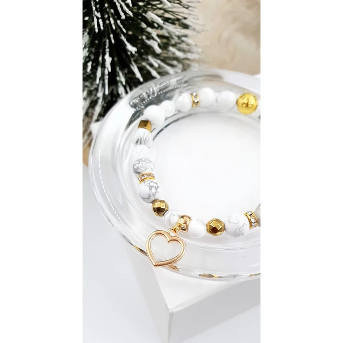 Szívecske medálos howlit kristálykarkötő