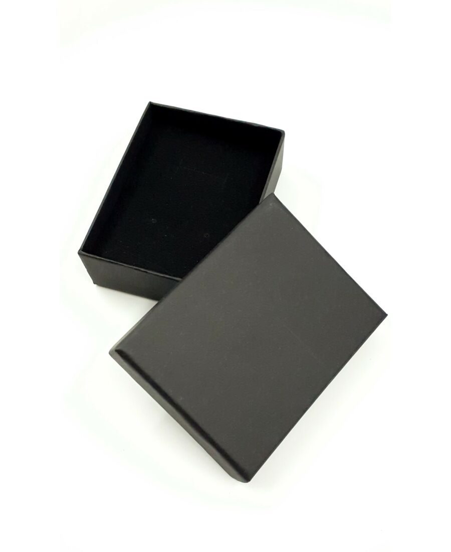 Fekete ajándékdoboz plüss párnával ajándék csomagolás plüss párna ajándék ajándék ötlet díszcsomagolás ékszer csomagolás